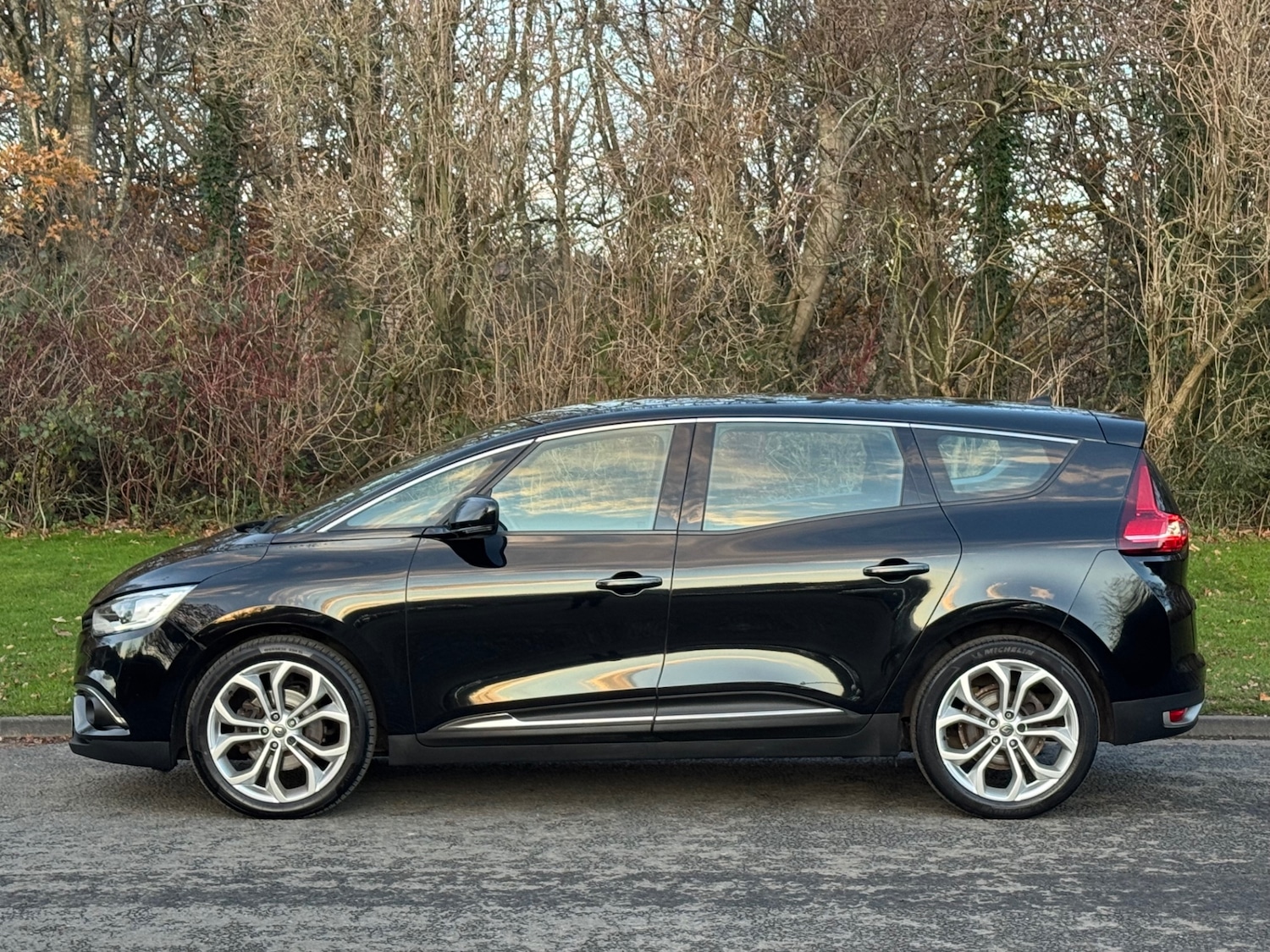 Used Renault Grand Scenic 2019 for sale - 76780529: Photo 5