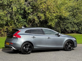 Used Volvo V40 2017 for sale - 79868546: Photo