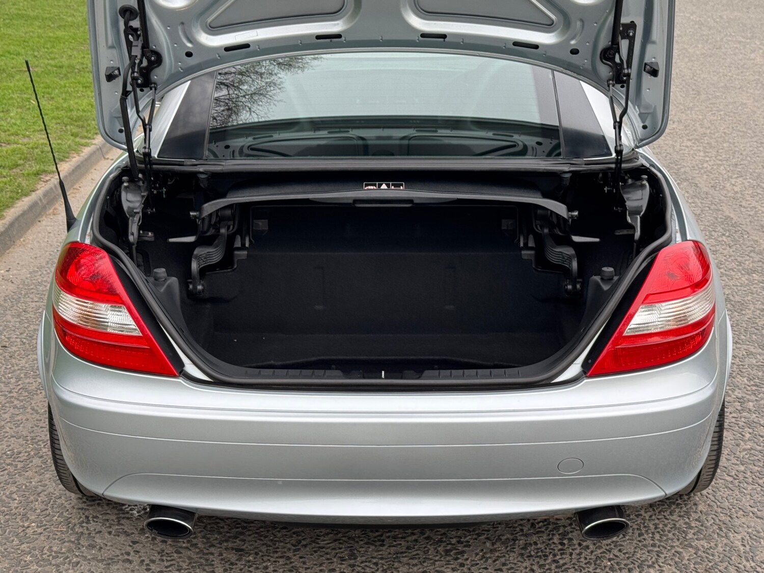 Used Mercedes-Benz SLK 2005 for sale - 77989392: Photo 12