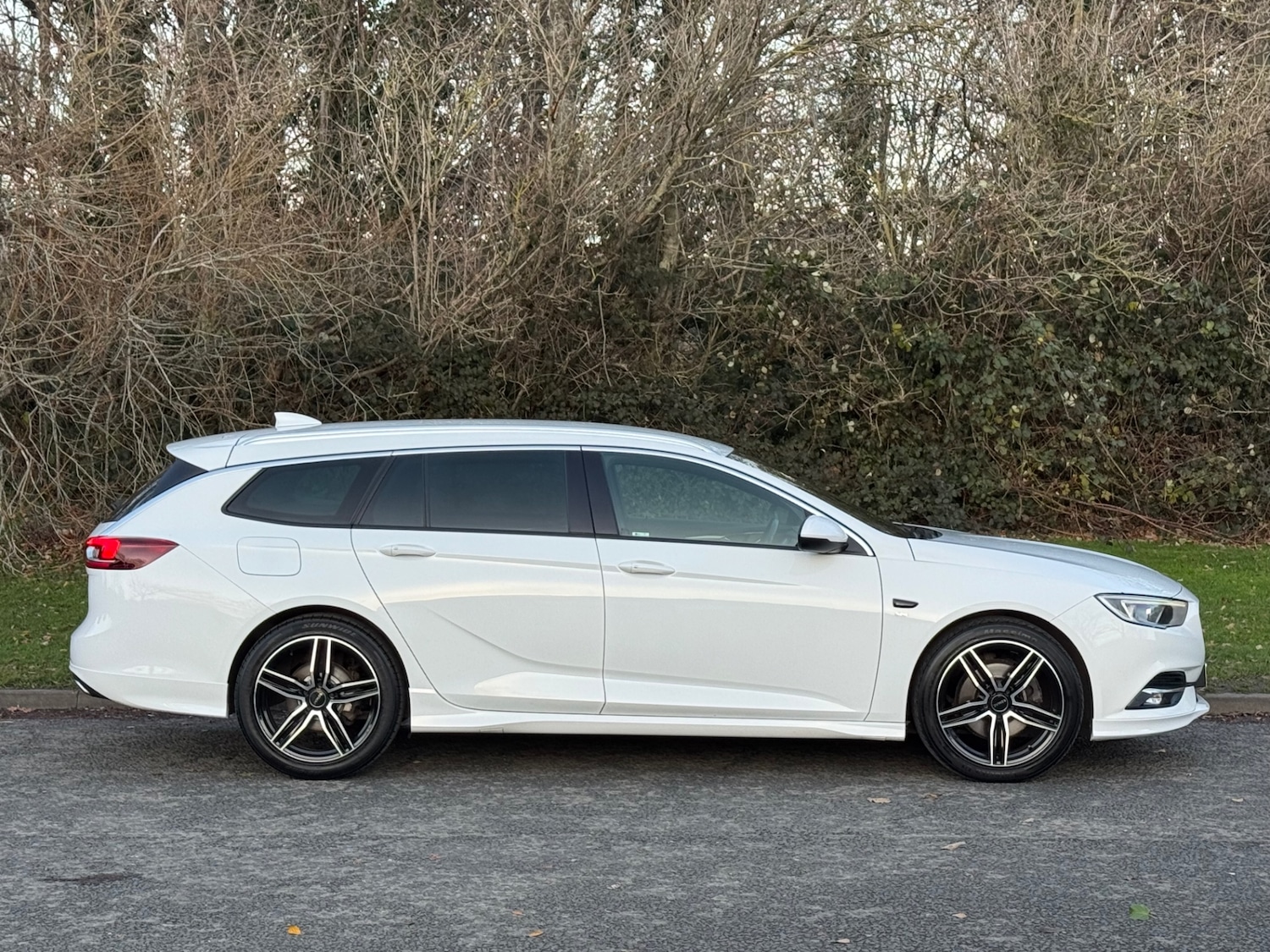 Used Vauxhall Insignia 2017 for sale - 76861684: Photo 2