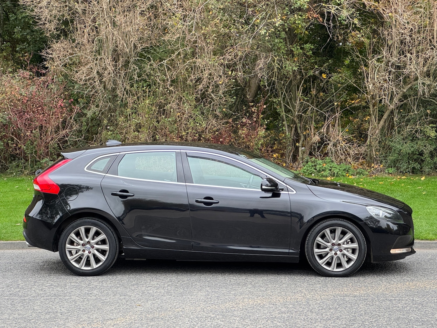 Used Volvo V40 2013 for sale - 76289660: Photo 2