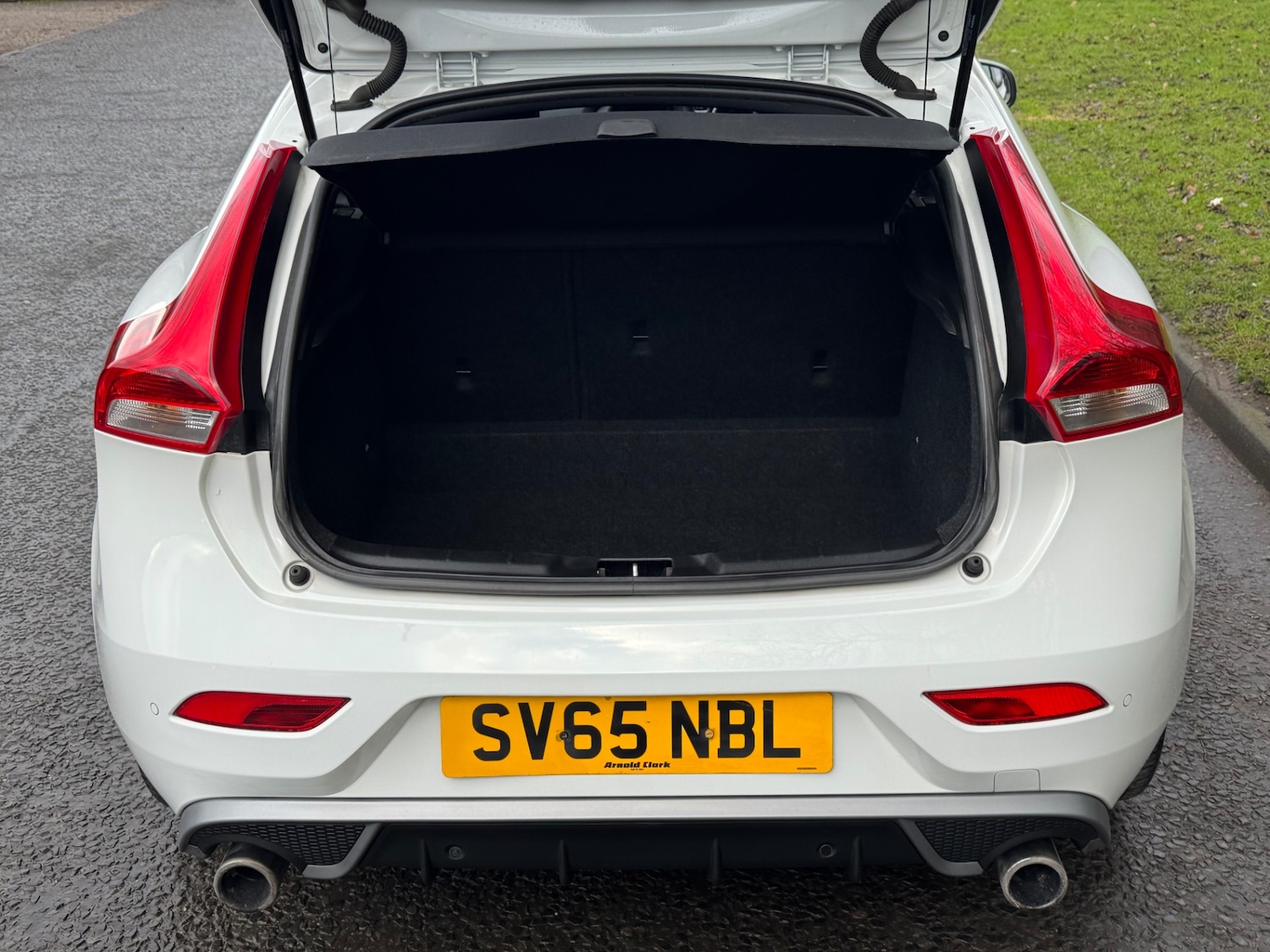 Used Volvo V40 2015 for sale - 77261252: Photo 11