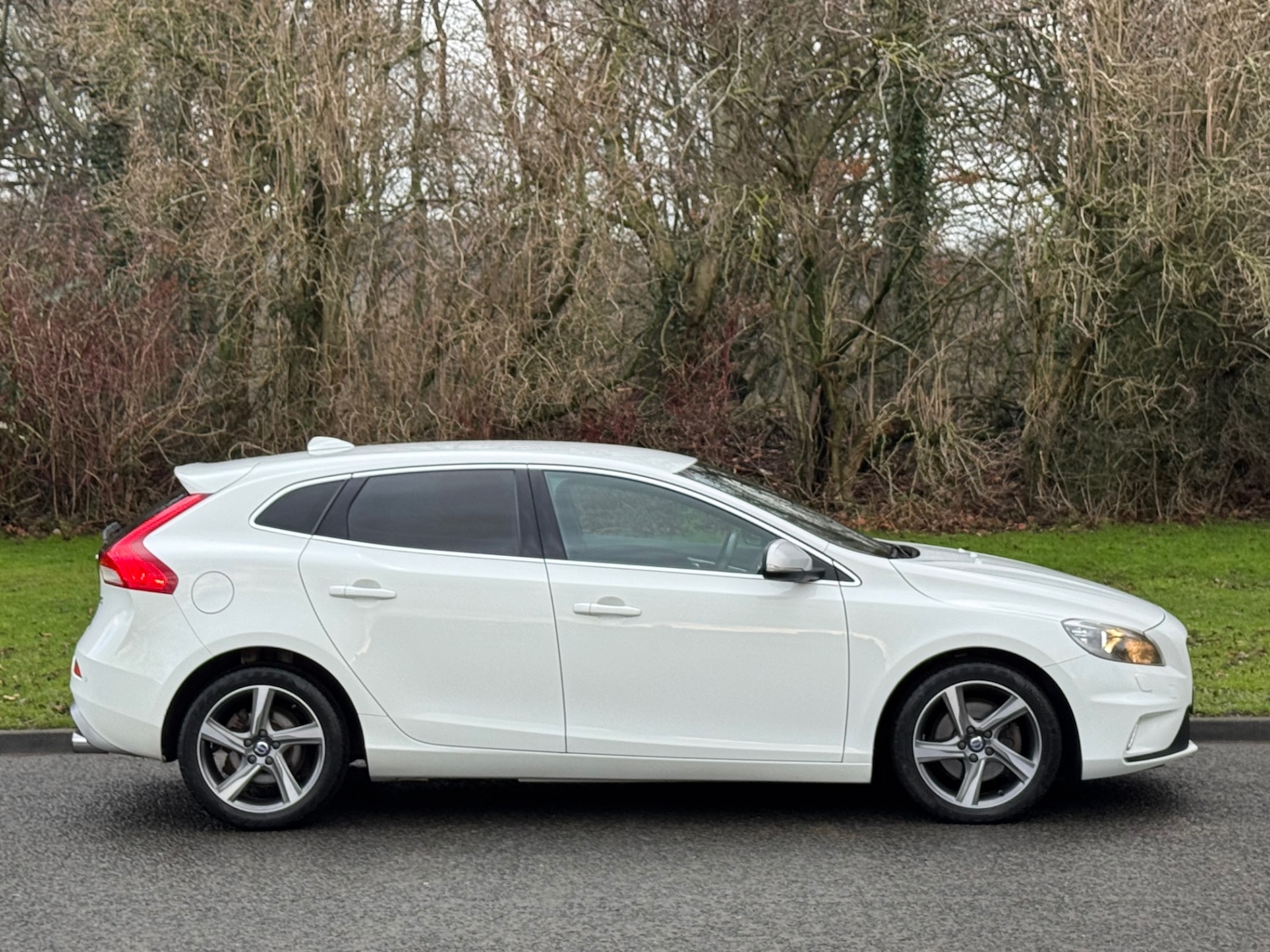 Used Volvo V40 2015 for sale - 77261252: Photo 2