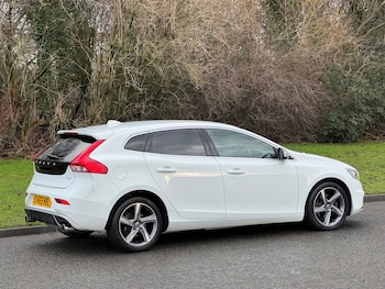 Used Volvo V40 2015 for sale - 77261252: Photo
