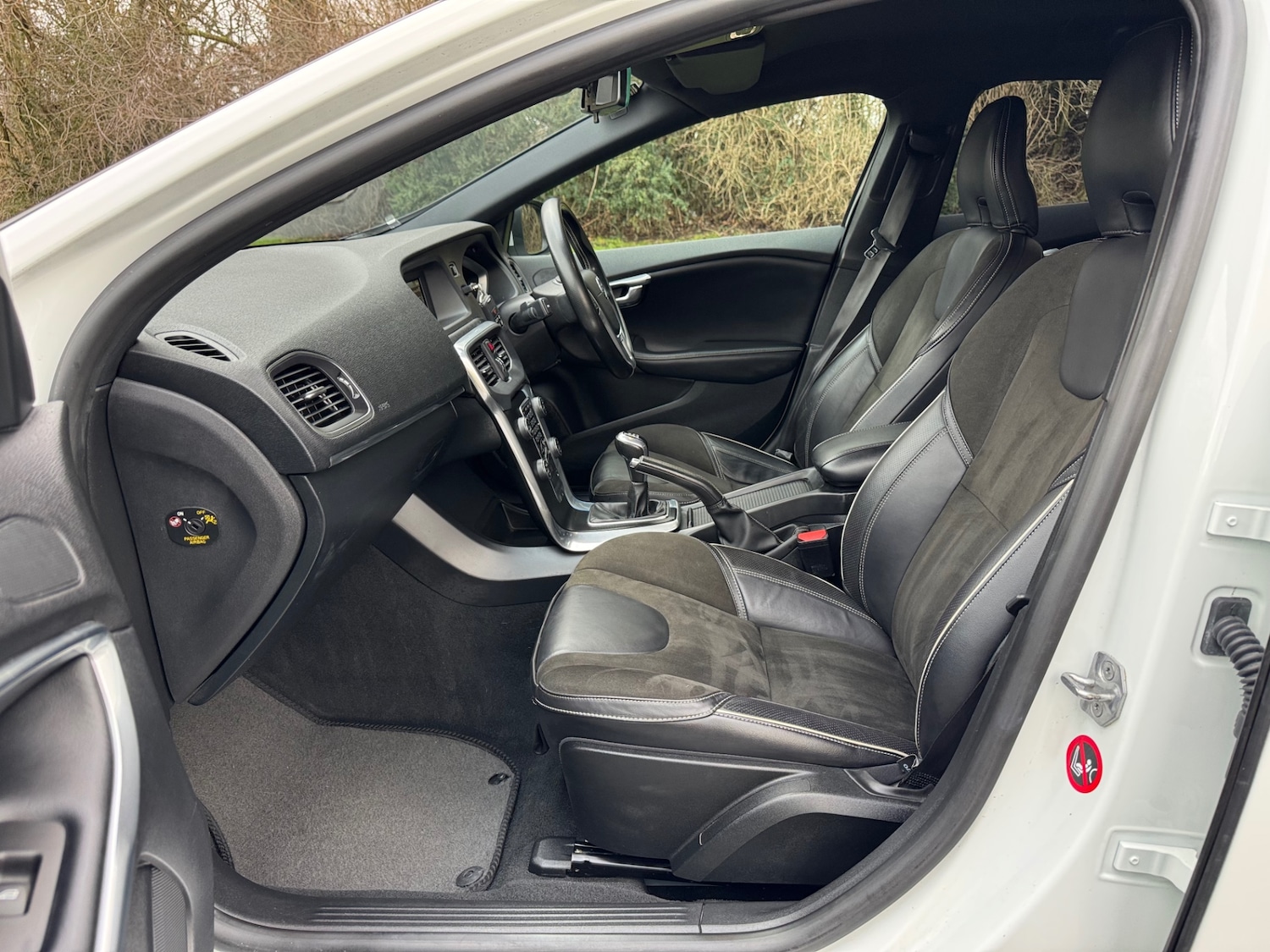 Used Volvo V40 2015 for sale - 77261252: Photo 8