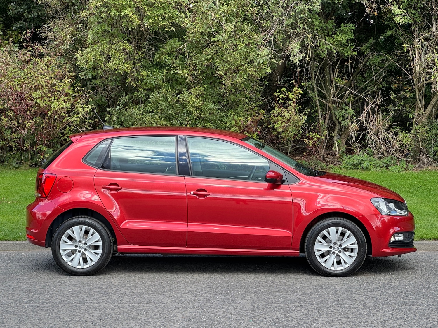 Used Volkswagen Polo 2014 for sale - 76027949: Photo 2