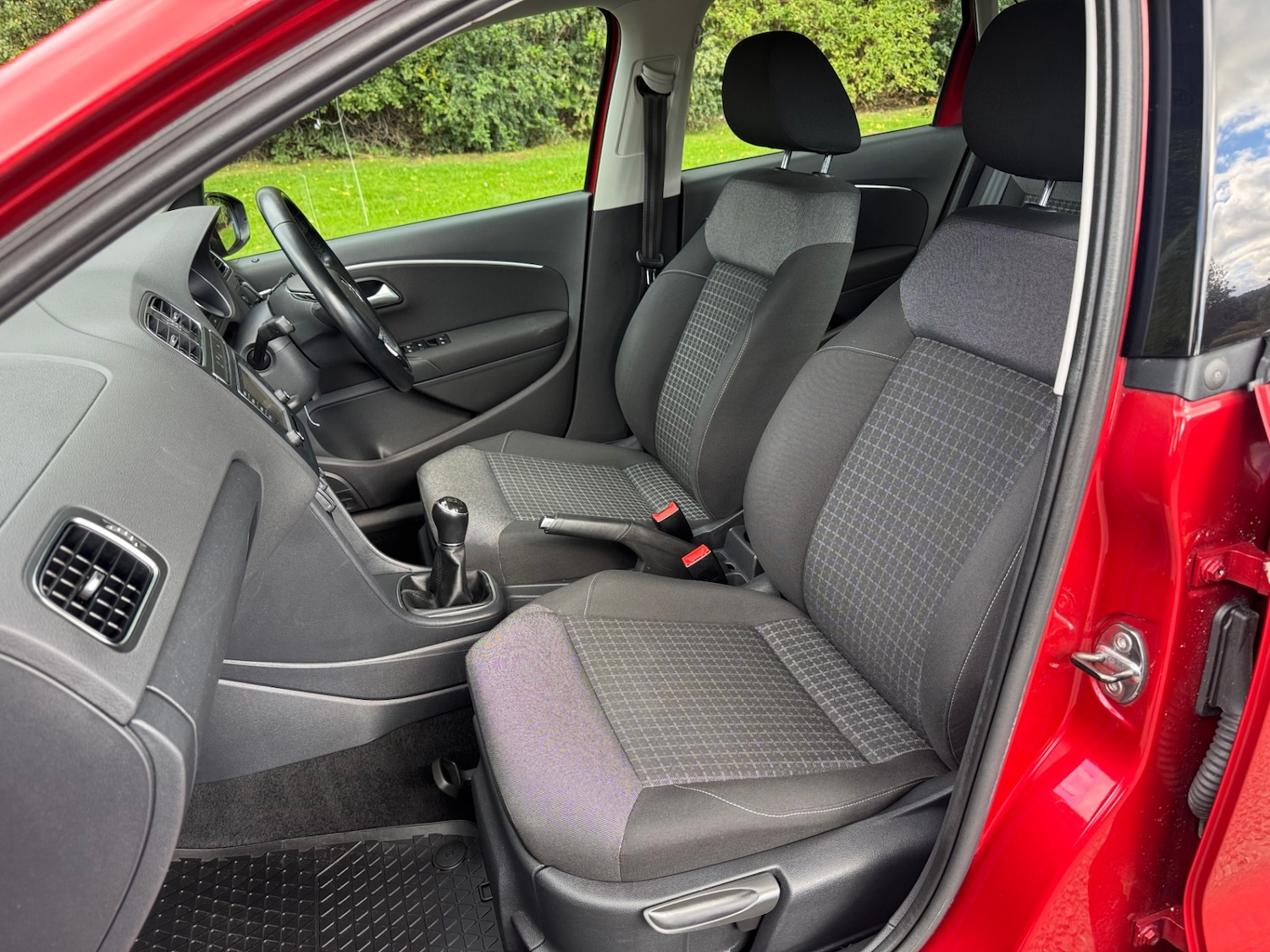 Used Volkswagen Polo 2014 for sale - 76027949: Photo 9