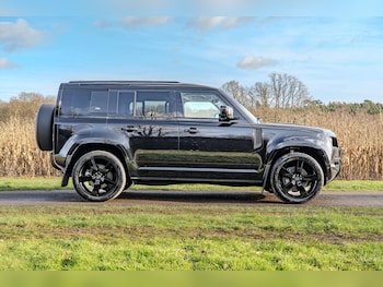 Used Land Rover Defender 2024 for sale - 79479437: Photo