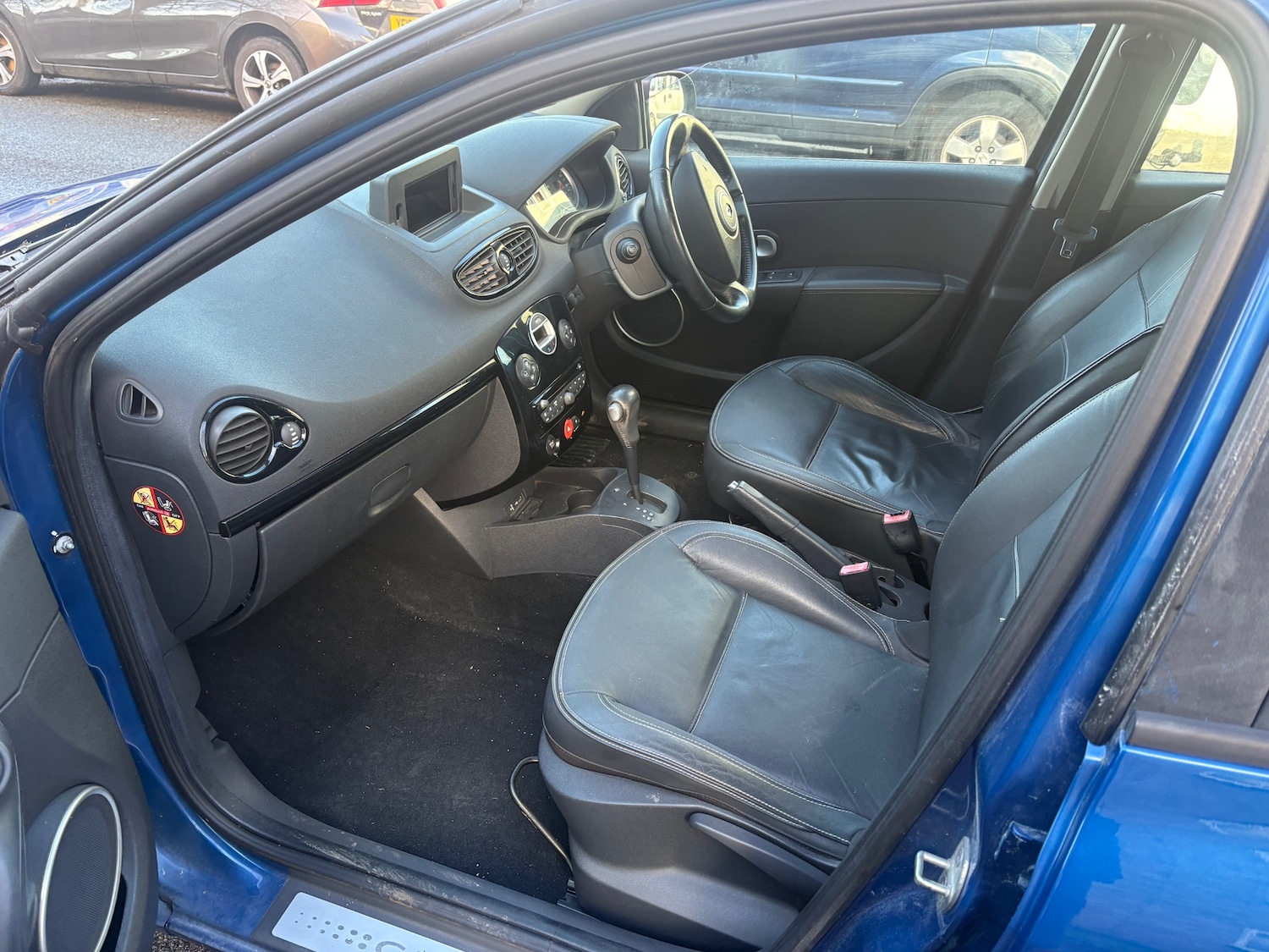 Used Renault Clio 2010 for sale - 77431958: Photo 11