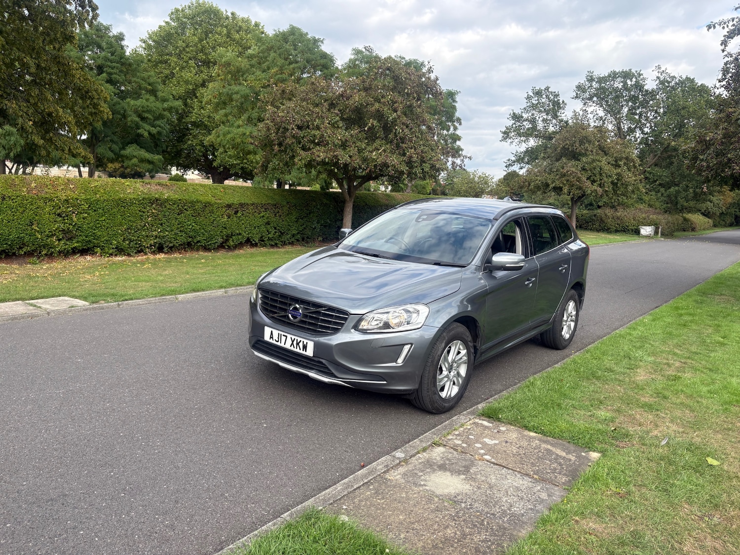 Used Volvo XC60 2017 for sale - 76594690: Photo 2