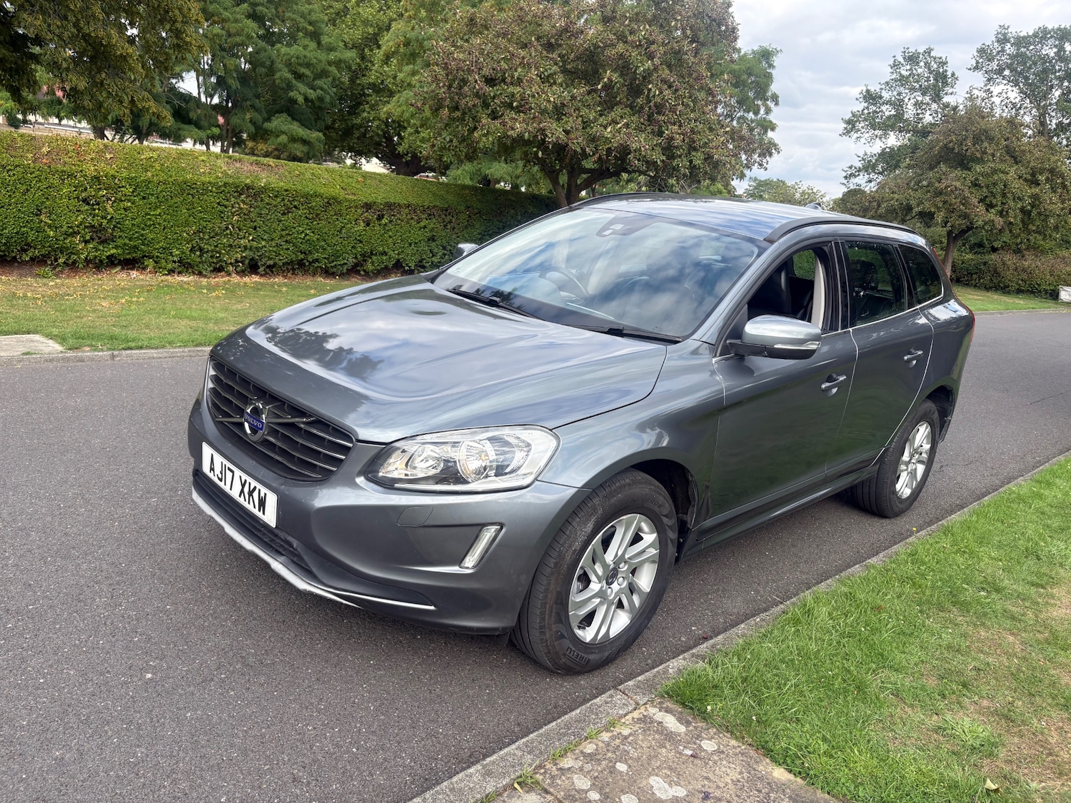 Used Volvo XC60 2017 for sale - 76594690: Photo 3
