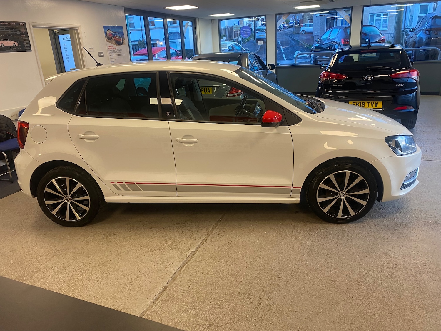 Used Volkswagen Polo 2017 for sale - 77002050: Photo 9