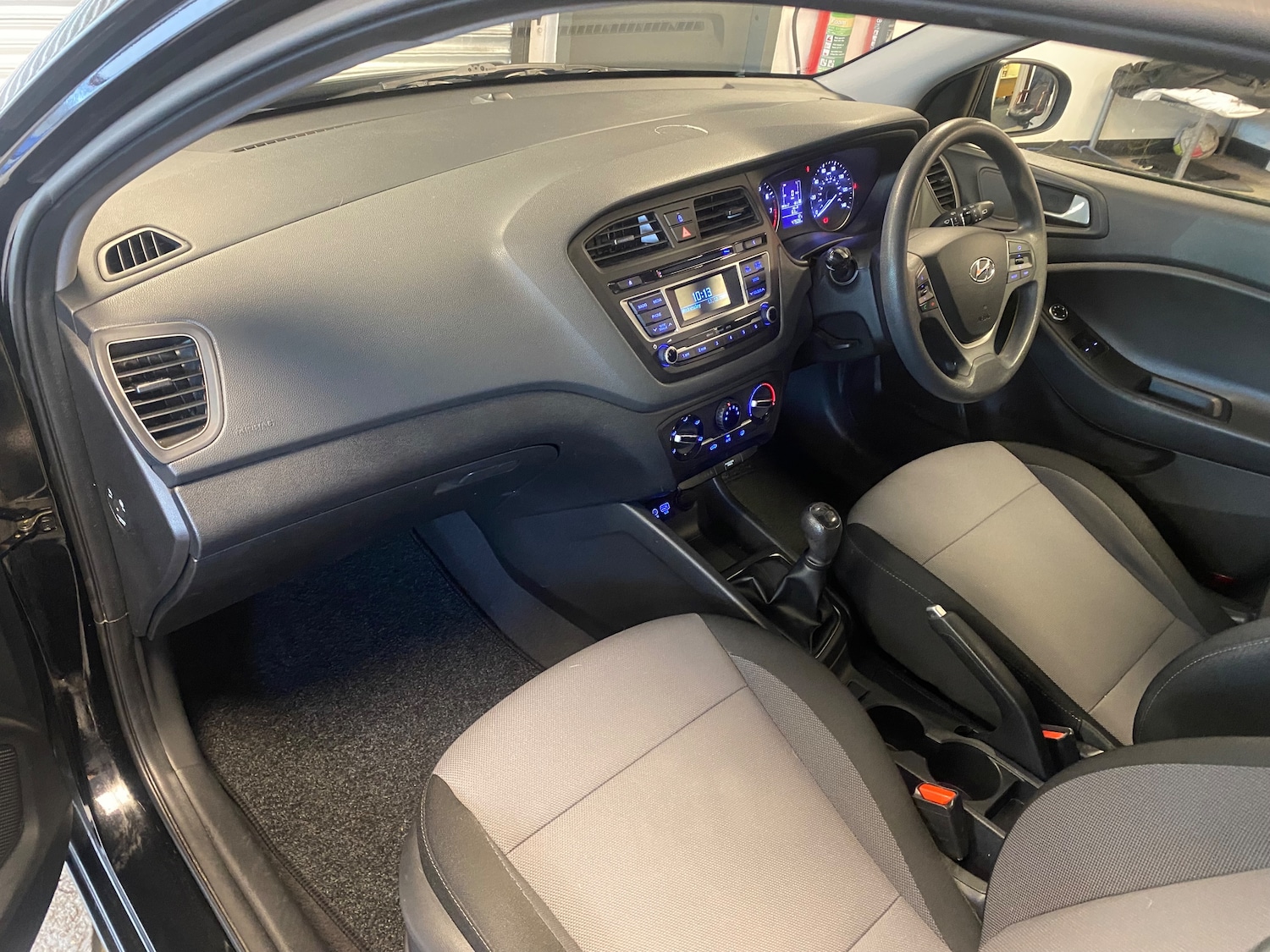 Used Hyundai i20 2018 for sale - 77002051: Photo 15