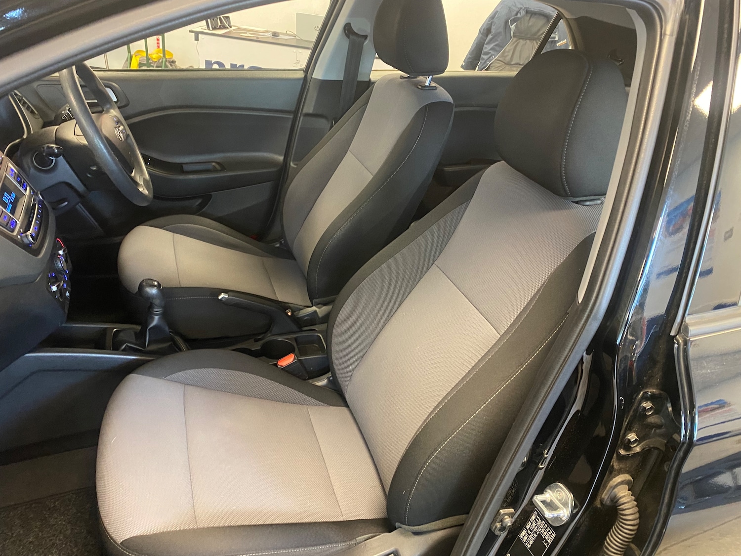 Used Hyundai i20 2018 for sale - 77002051: Photo 16