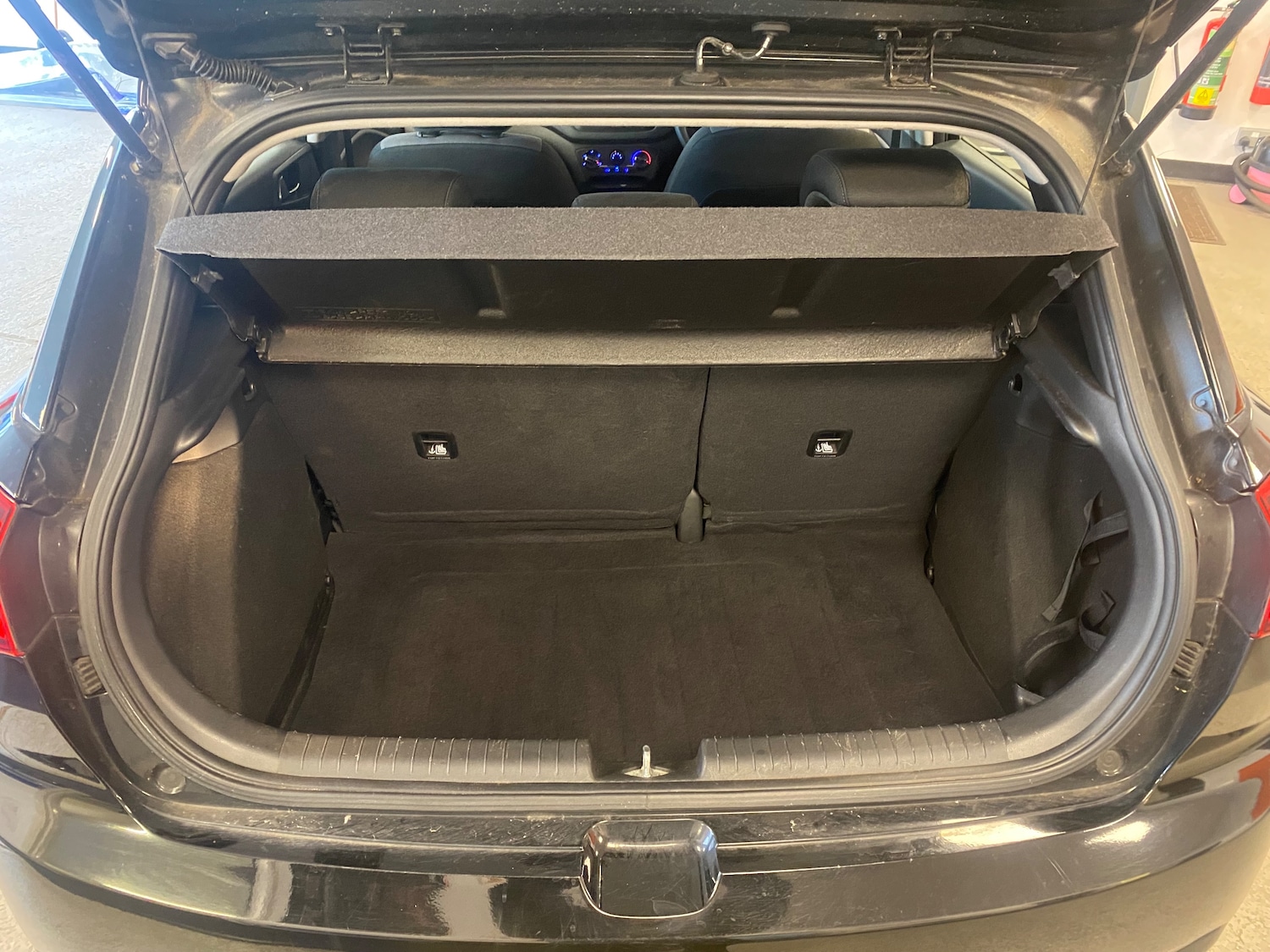 Used Hyundai i20 2018 for sale - 77002051: Photo 24