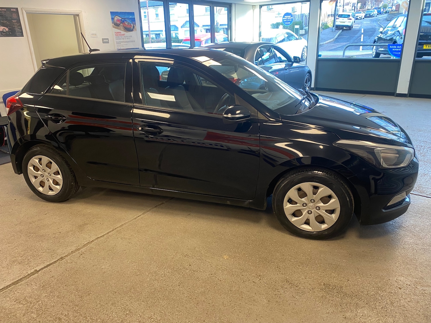 Used Hyundai i20 2018 for sale - 77002051: Photo 9