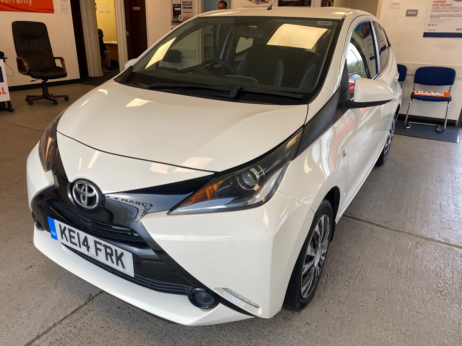 Used Toyota AYGO 2014 for sale - 77161260: Photo 2