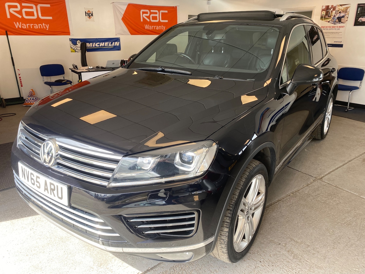 Used Volkswagen Touareg 2015 for sale - 78201525: Photo 2