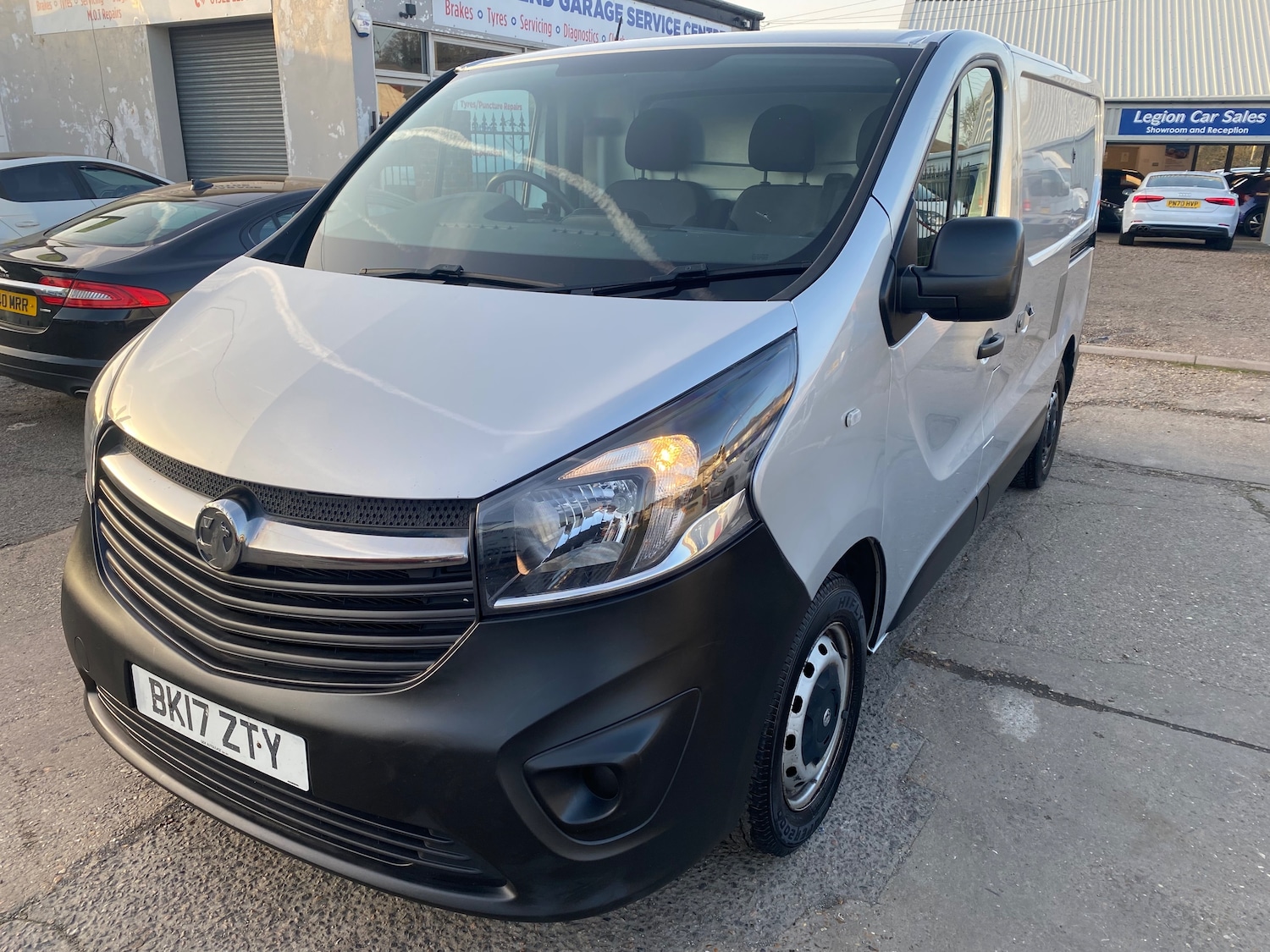 Used Vauxhall Vivaro 2017 for sale - 77666000: Photo 2