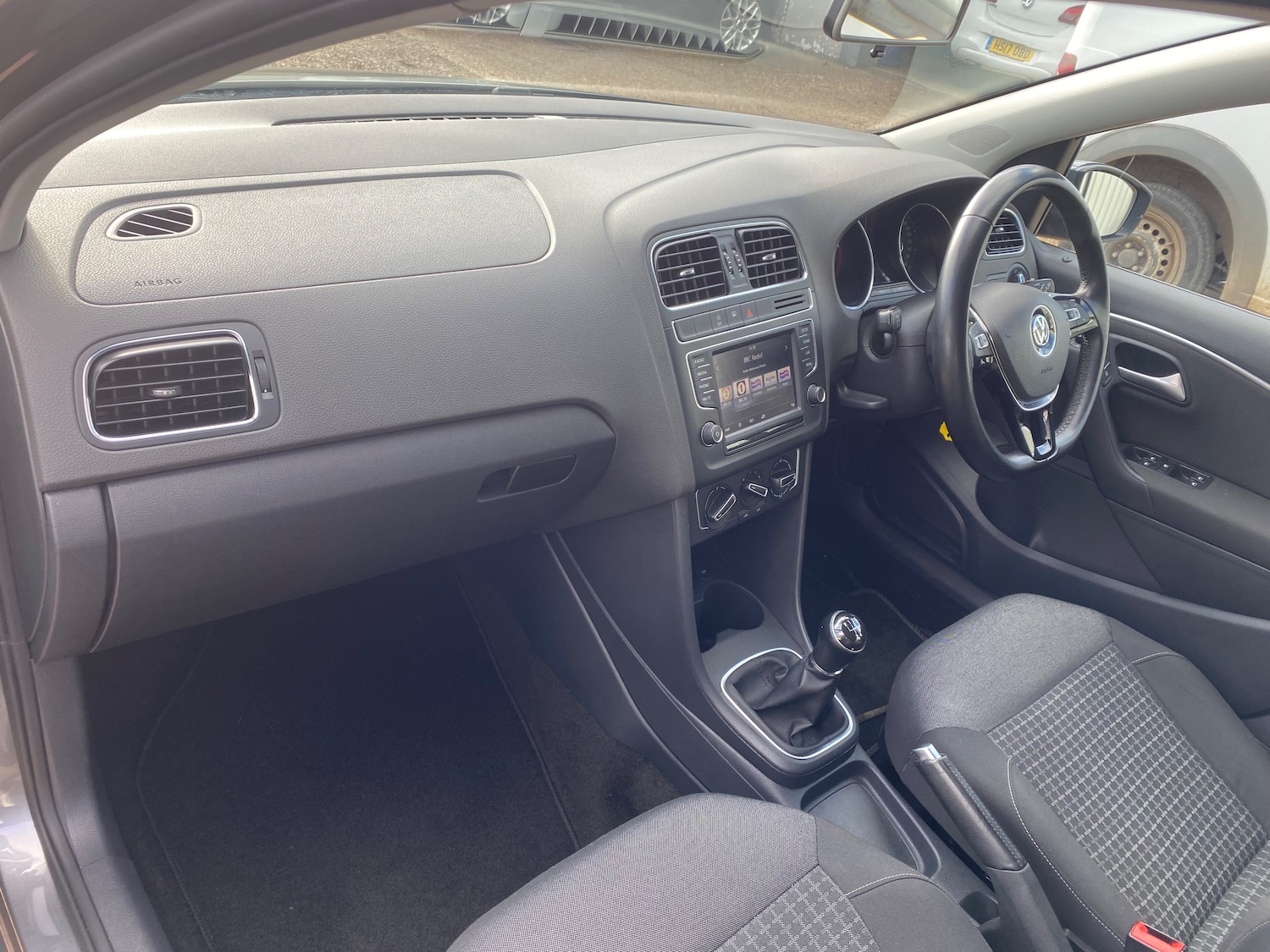 Used Volkswagen Polo 2015 for sale - 76386766: Photo 23