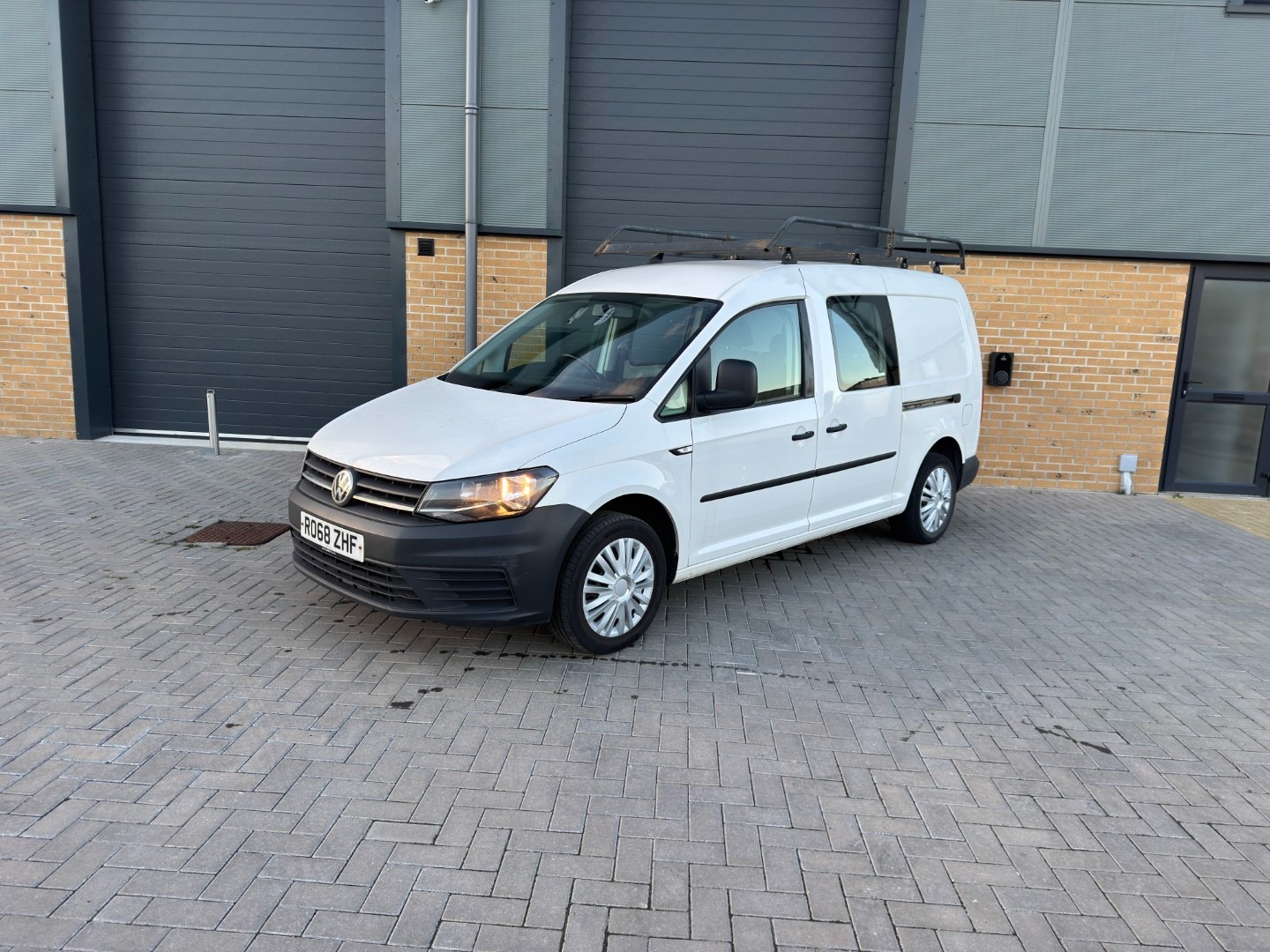 Used Volkswagen Caddy Maxi 2018 for sale - 76609809: Photo 1