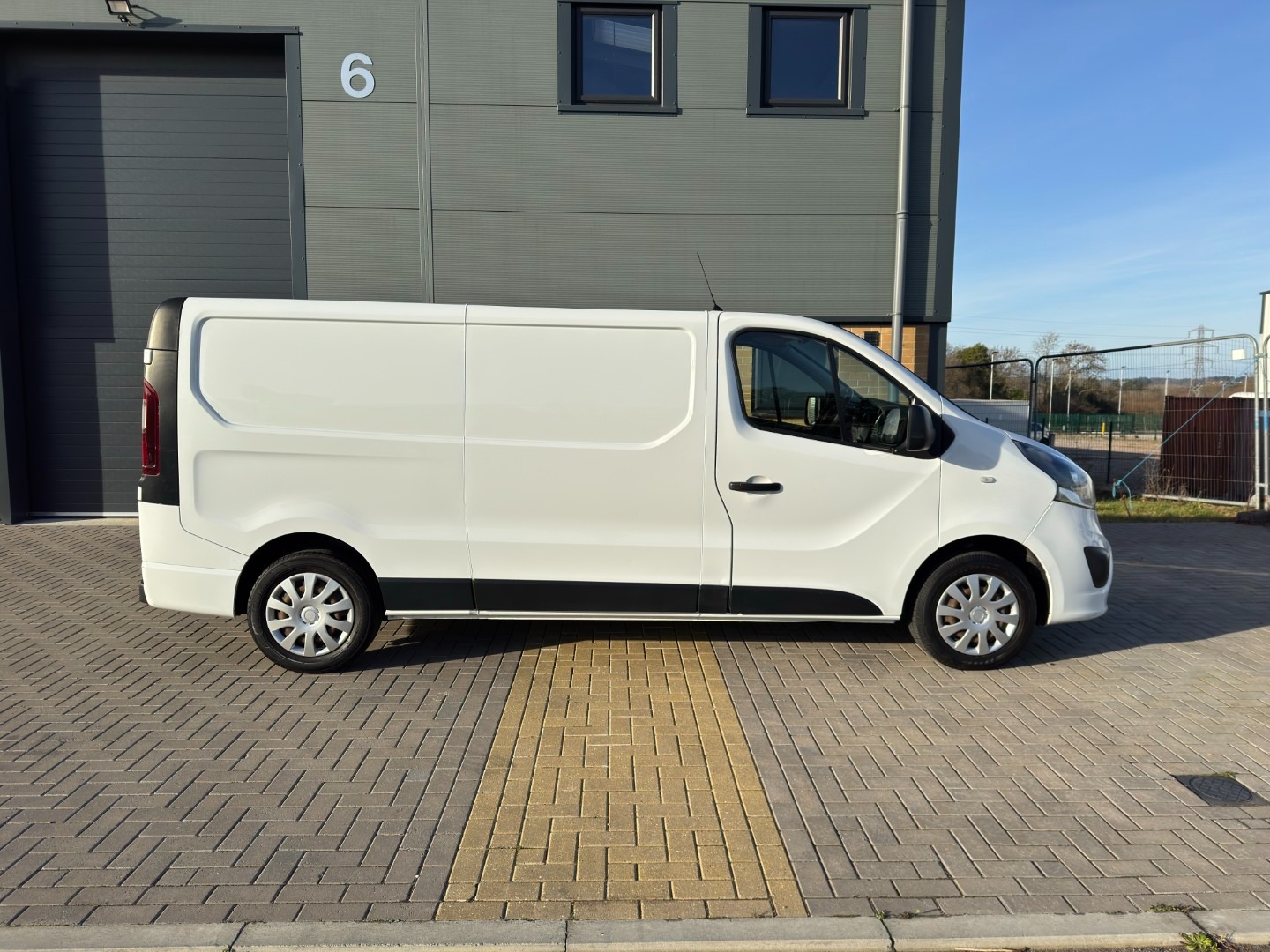 Used Vauxhall Vivaro 2018 for sale - 77065853: Photo 5