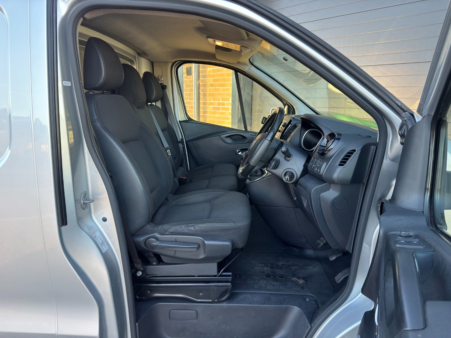 Used Vauxhall Vivaro 2017 for sale - 76609808: Photo 10