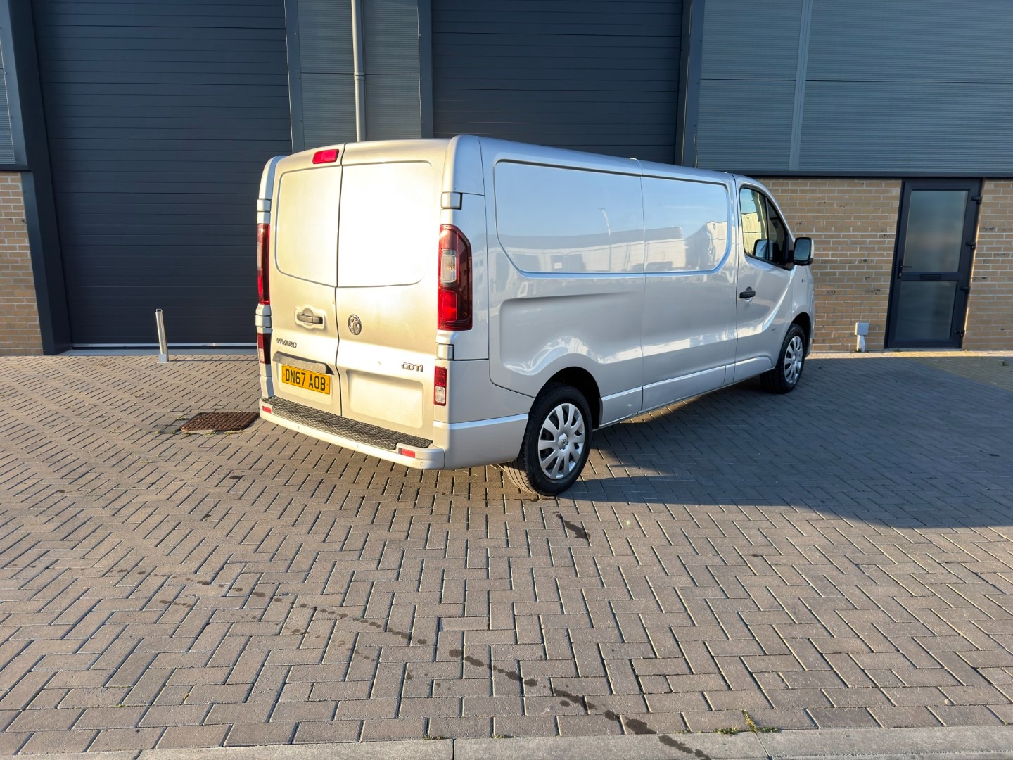 Used Vauxhall Vivaro 2017 for sale - 76609808: Photo 3