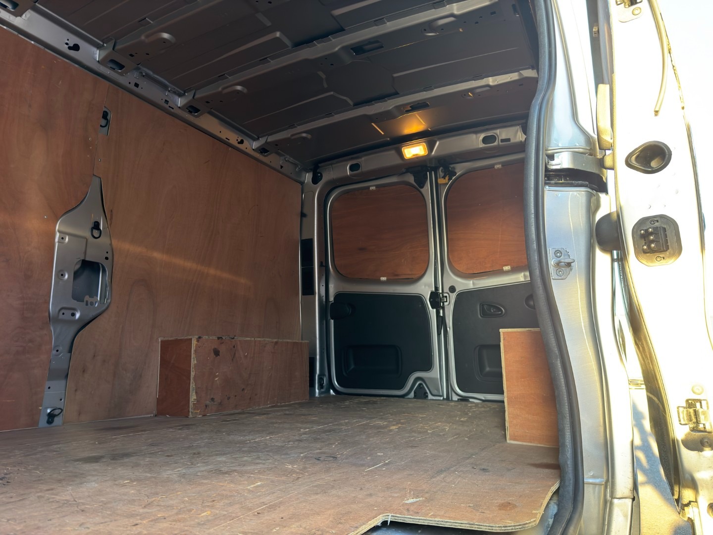 Used Vauxhall Vivaro 2017 for sale - 76609808: Photo 5