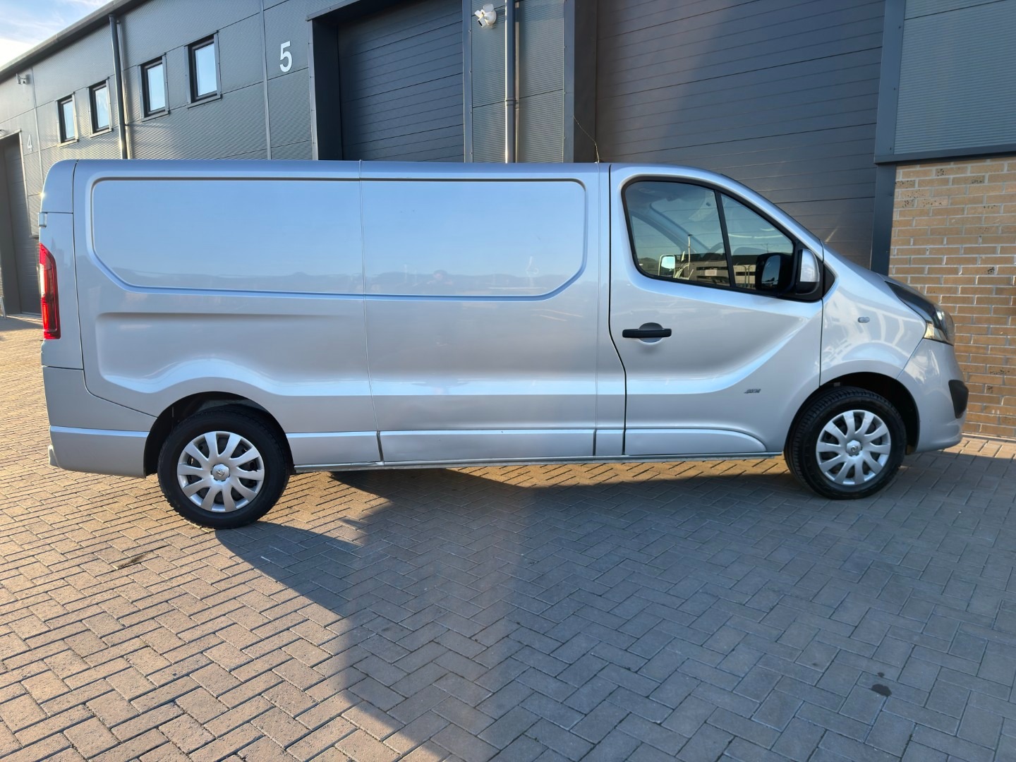 Used Vauxhall Vivaro 2017 for sale - 76609808: Photo 7