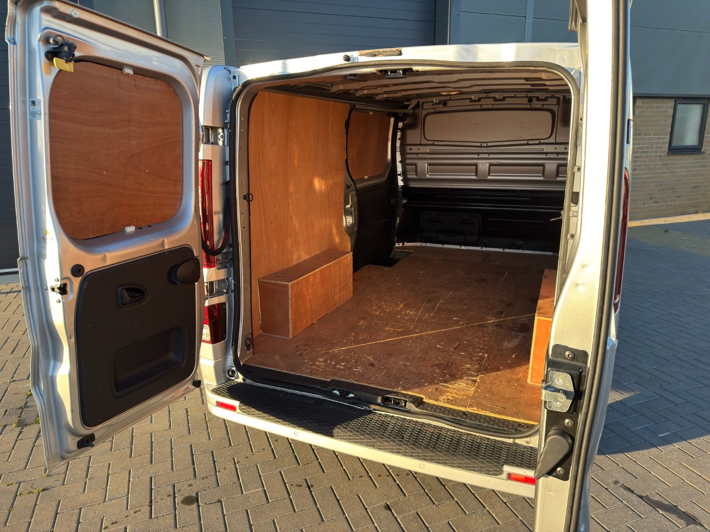 Used Vauxhall Vivaro 2017 for sale - 76609808: Photo 9