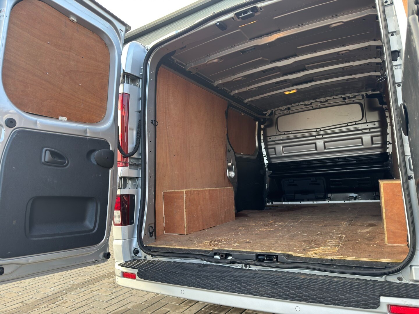 Used Vauxhall Vivaro 2017 for sale - 78039377: Photo 11