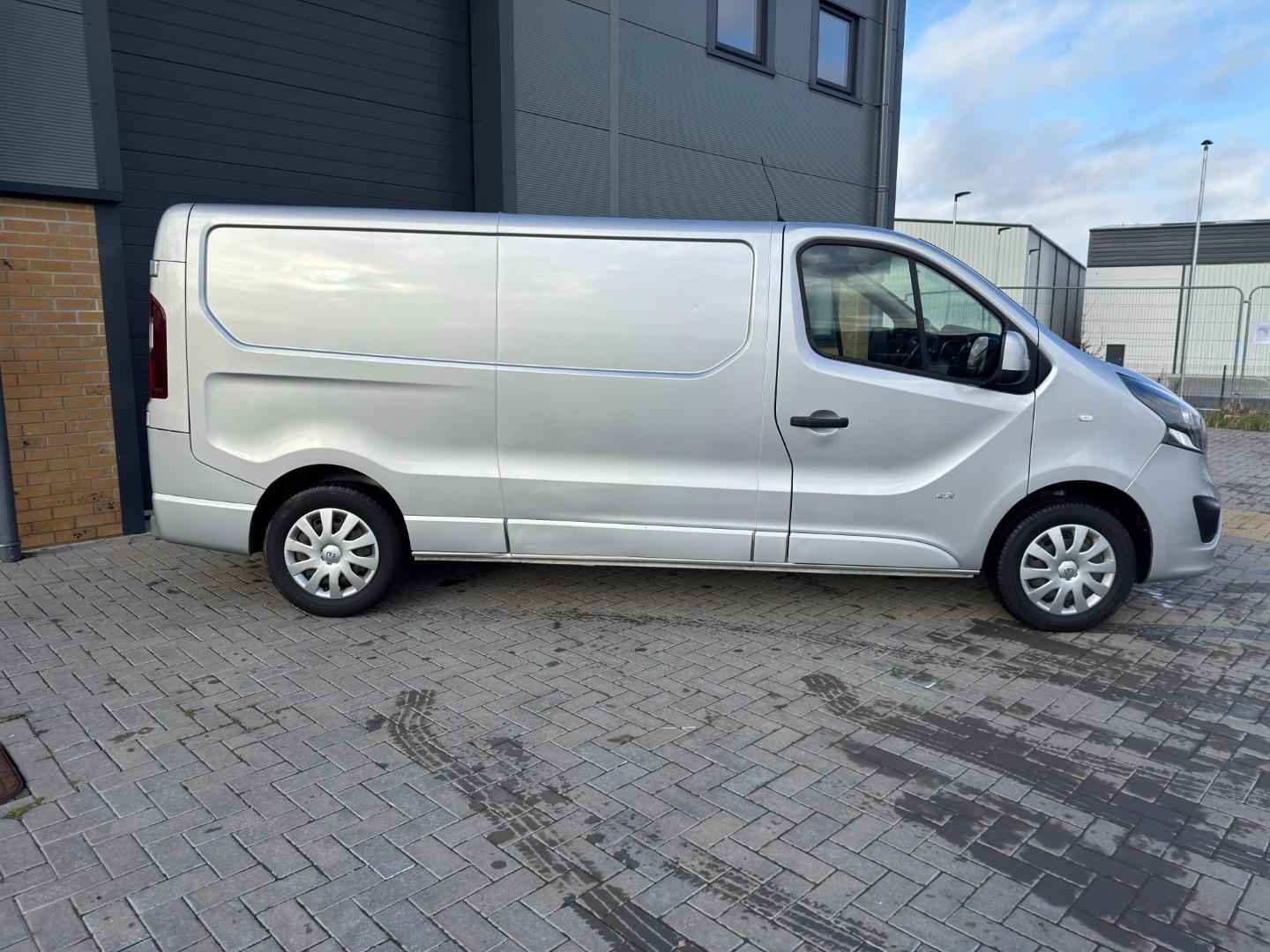 Used Vauxhall Vivaro 2017 for sale - 78039377: Photo 5