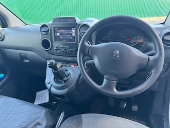 Used Peugeot Partner 2018 for sale - 78670950: Photo