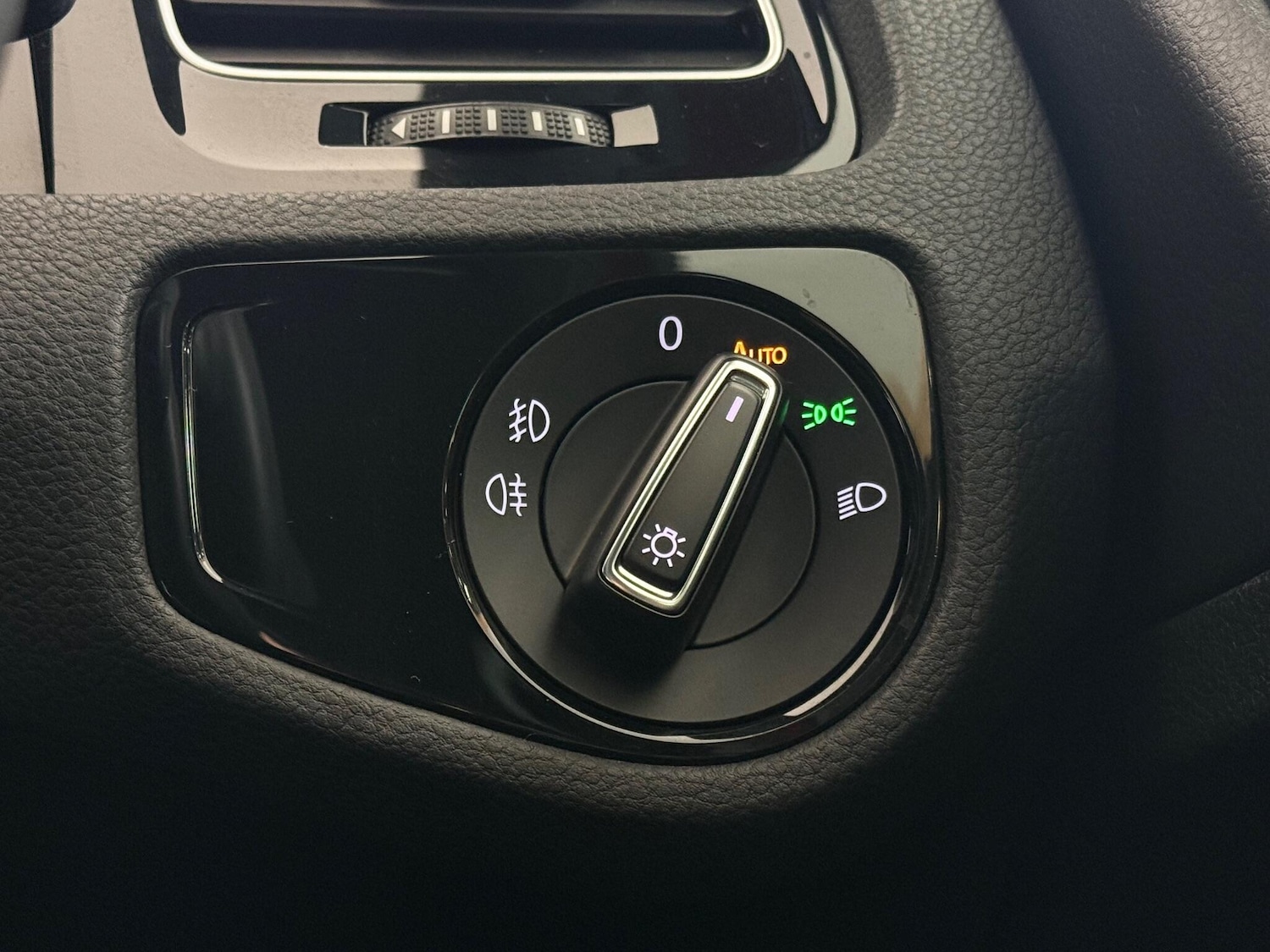 Used Volkswagen Golf 2017 for sale - 77246271: Photo 33