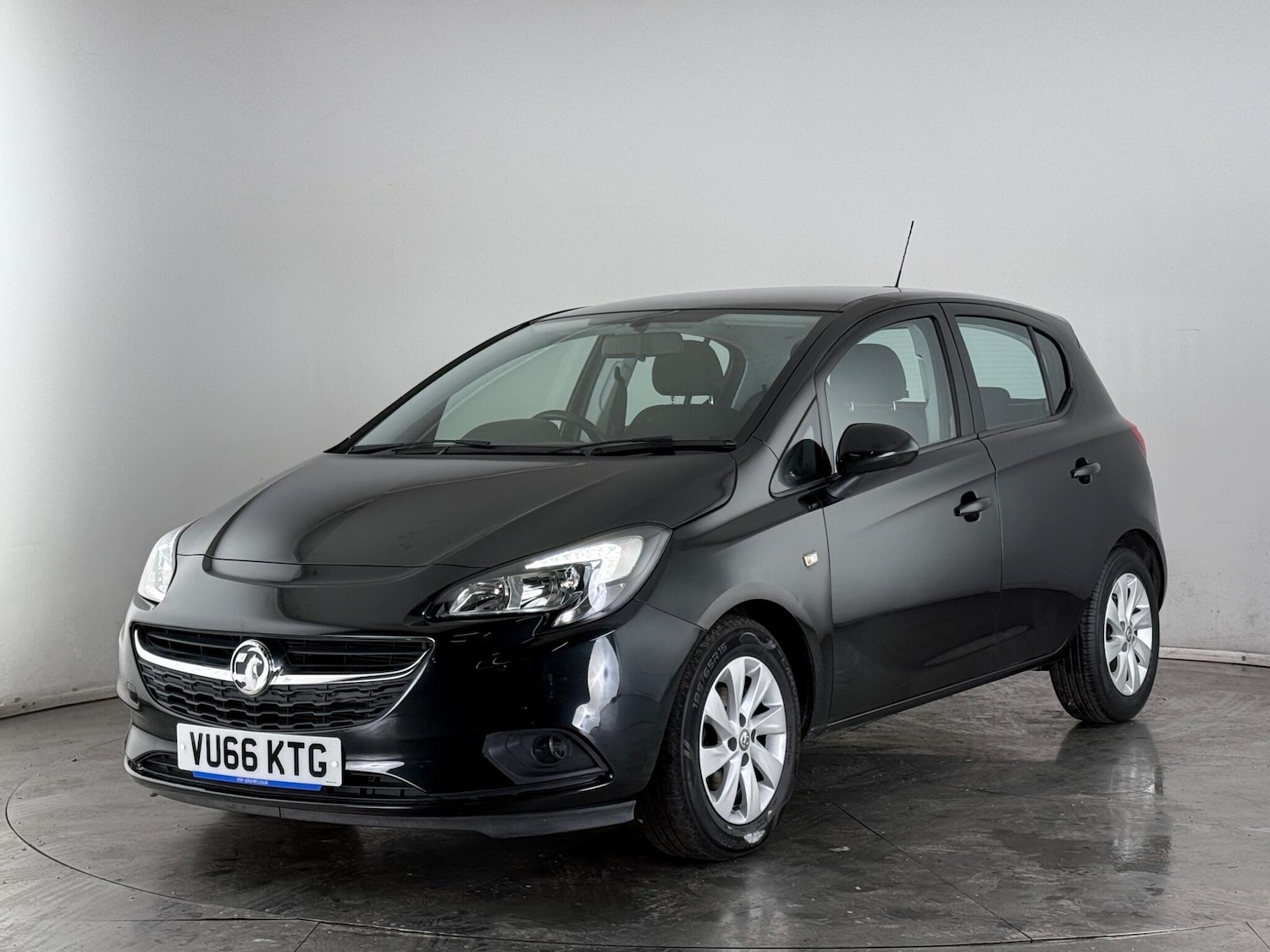 Used Vauxhall Corsa 2016 for sale - 77710624: Photo 2