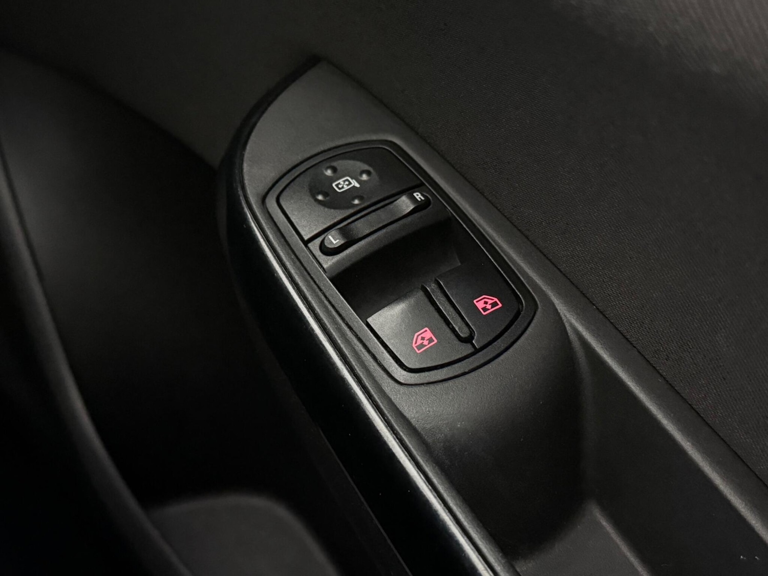 Used Vauxhall Corsa 2016 for sale - 77710624: Photo 21