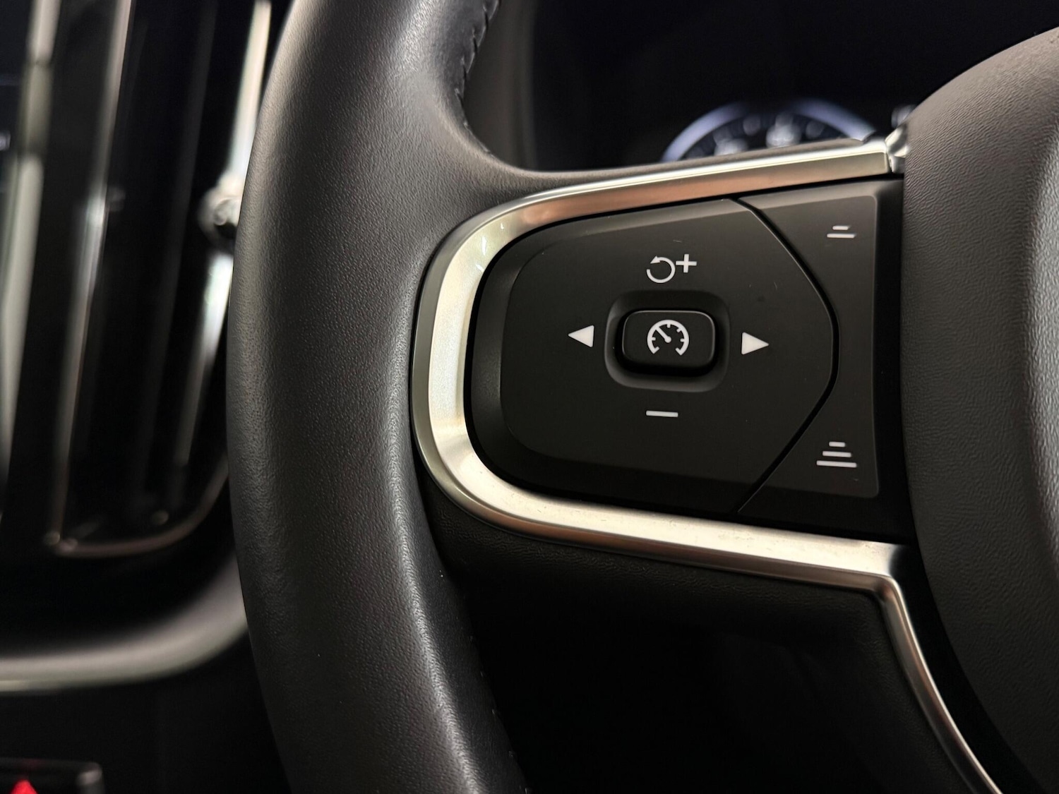 Used Volvo XC60 2019 for sale - 77260487: Photo 17