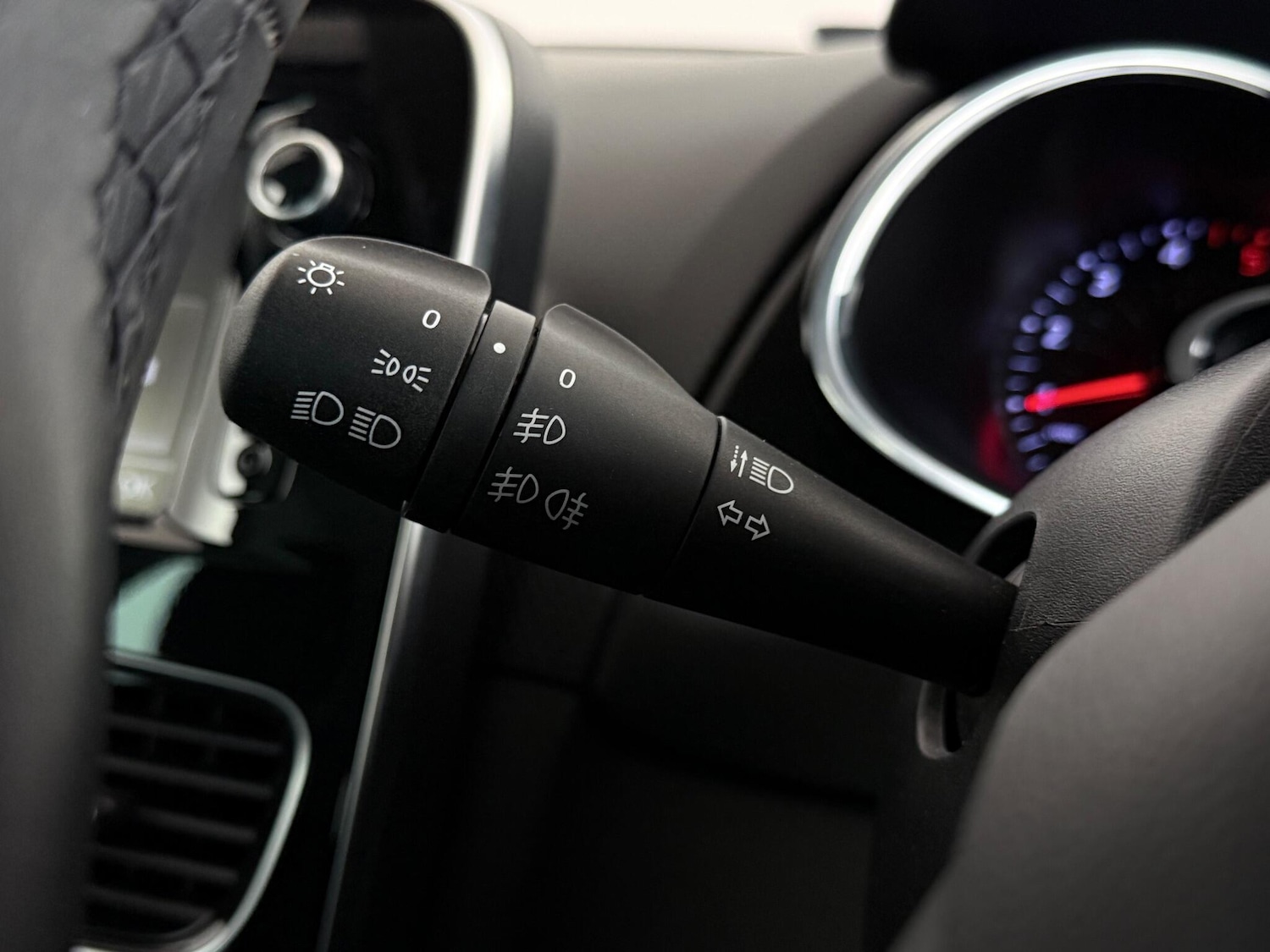 Used Renault Clio 2019 for sale - 76468541: Photo 26