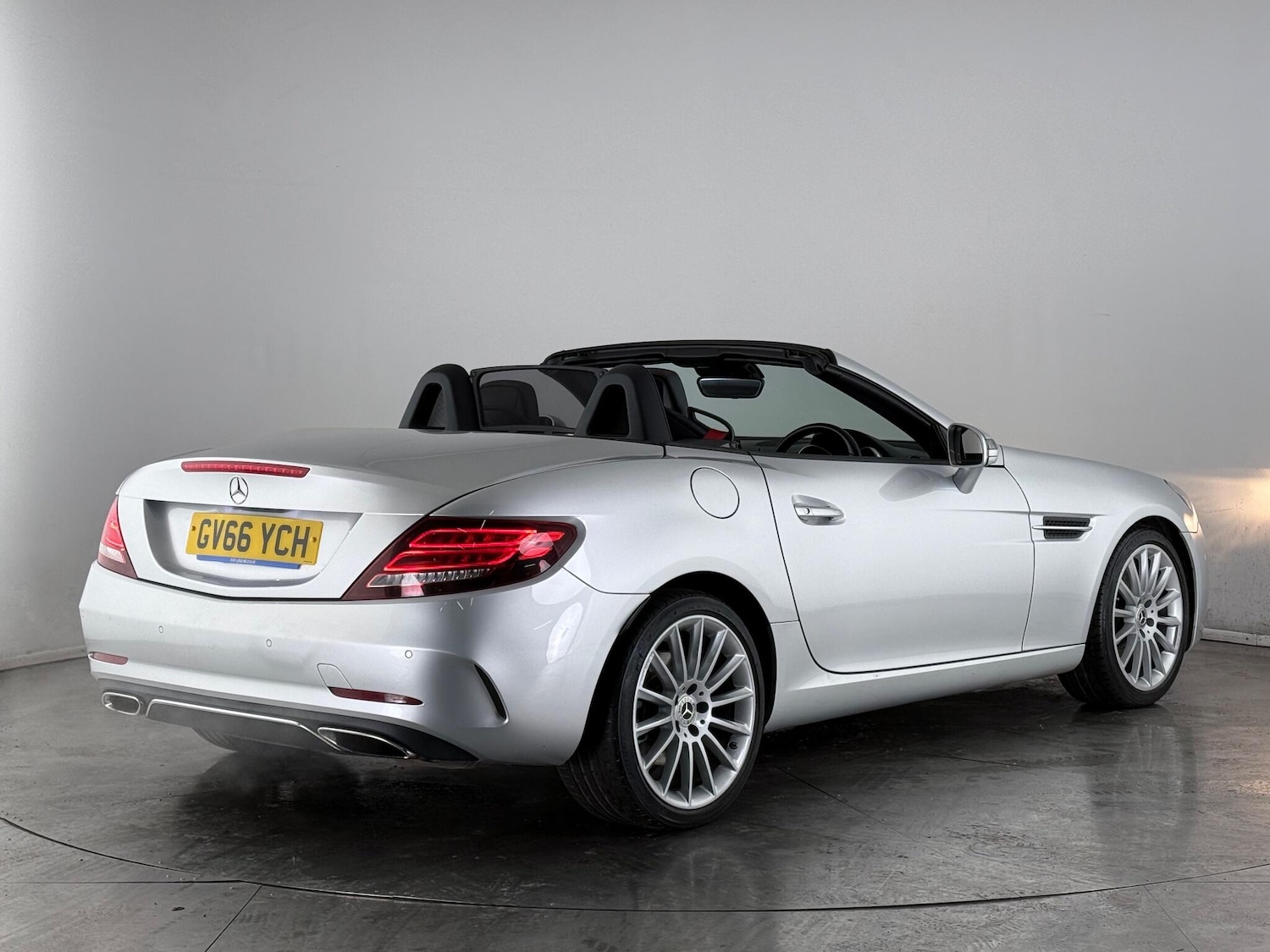 Used Mercedes-Benz SLC 2017 for sale - 77260421: Photo 4