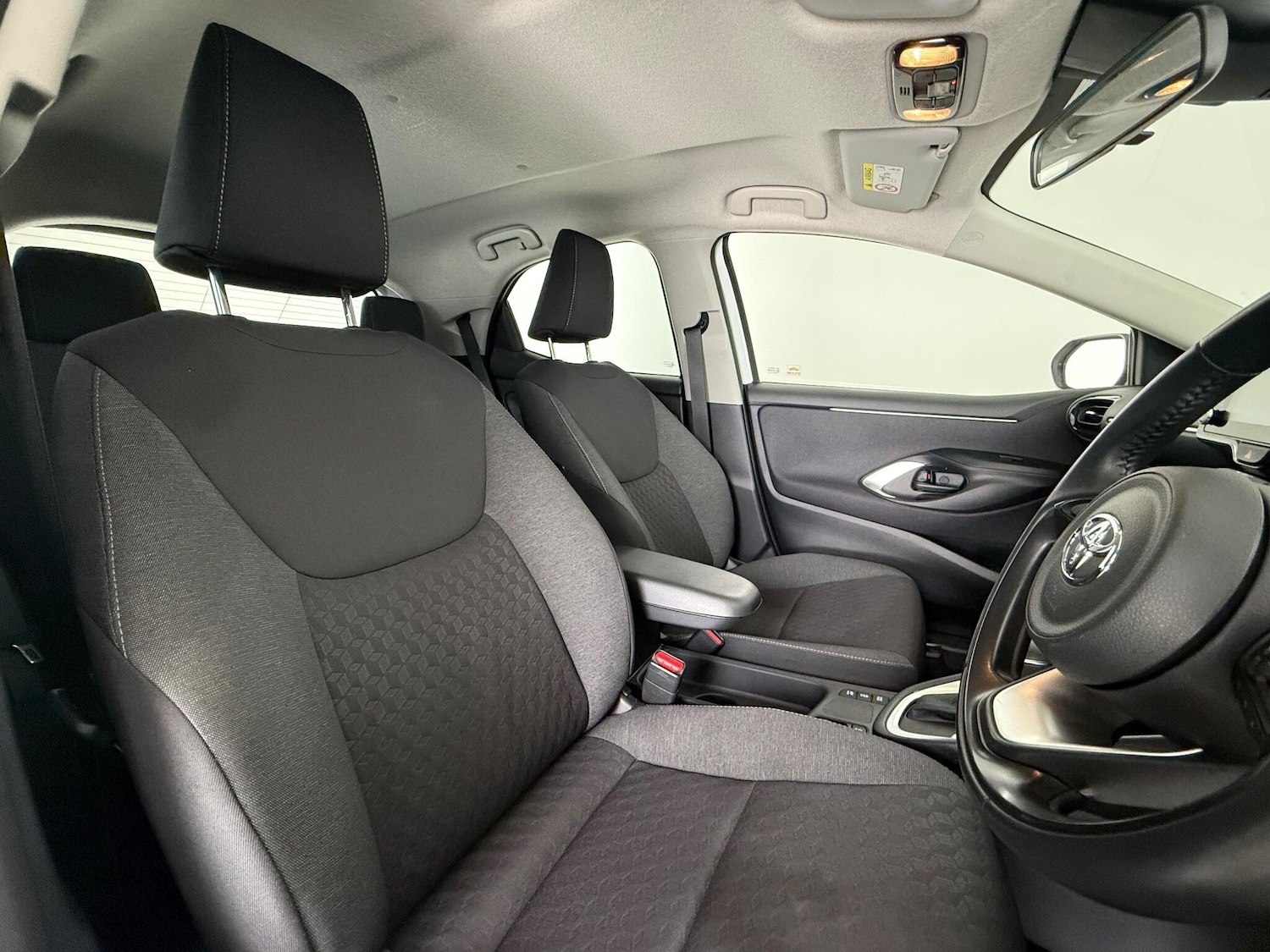 Used Toyota Yaris for sale - 76468625: Photo 15