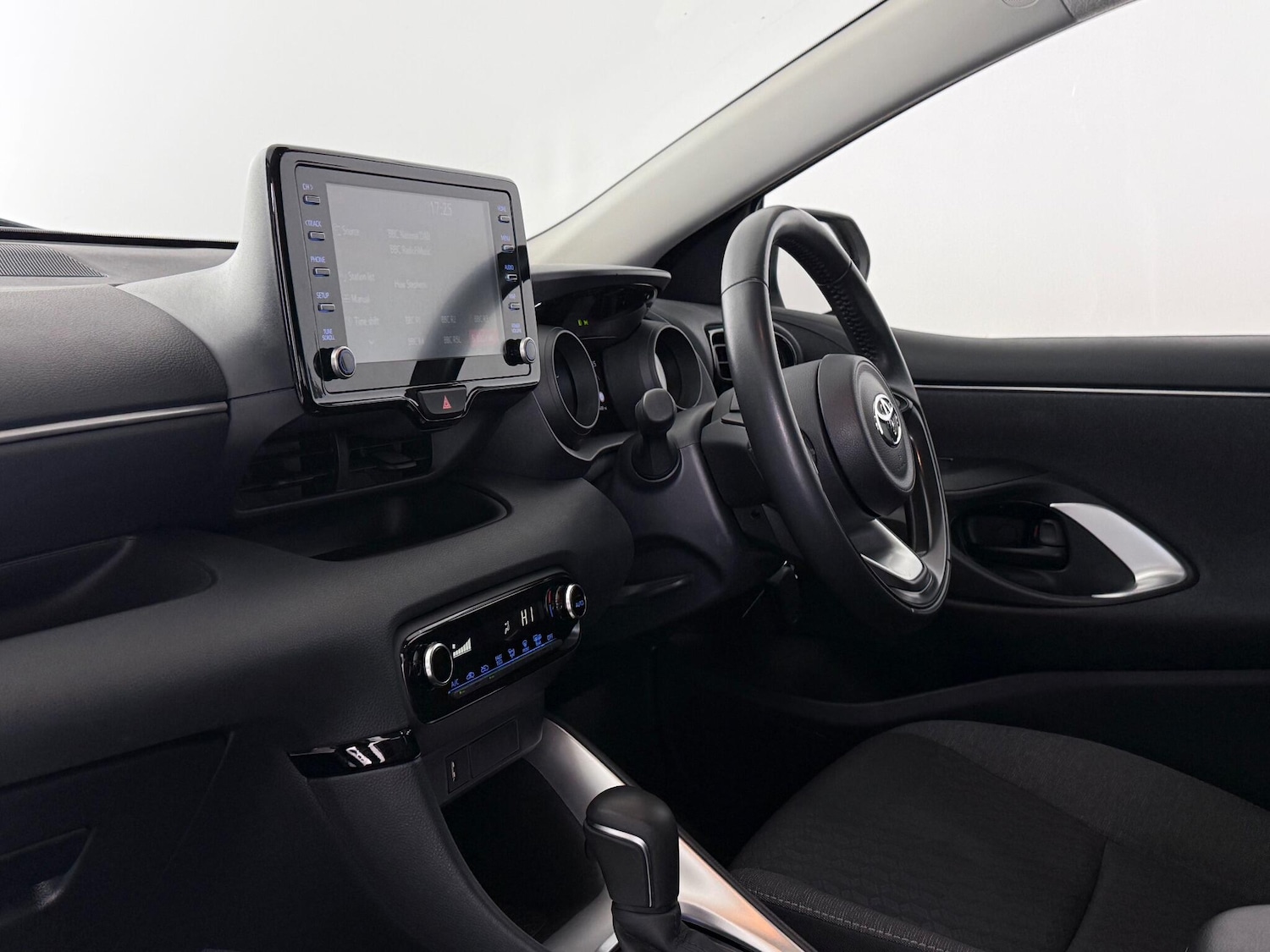 Used Toyota Yaris for sale - 76468625: Photo 16