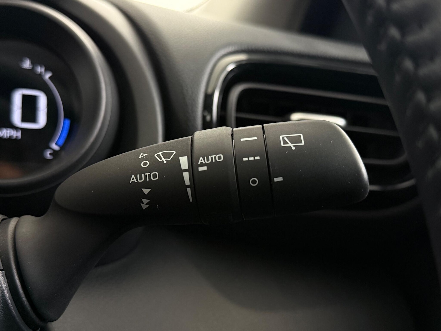 Used Toyota Yaris for sale - 76468625: Photo 28