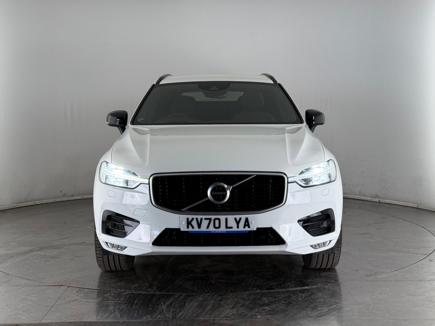 Used Volvo XC60 2020 for sale - 77181171: Photo 2