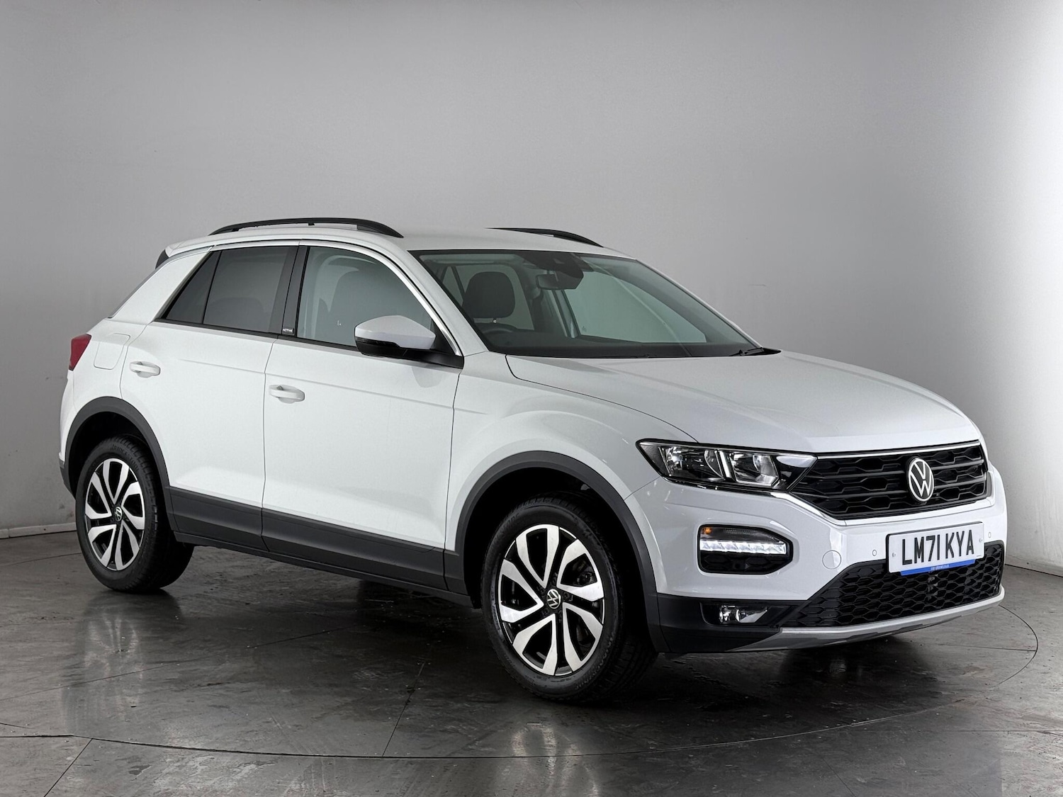 Used Volkswagen T-Roc 2021 for sale - 76899668: Photo 1