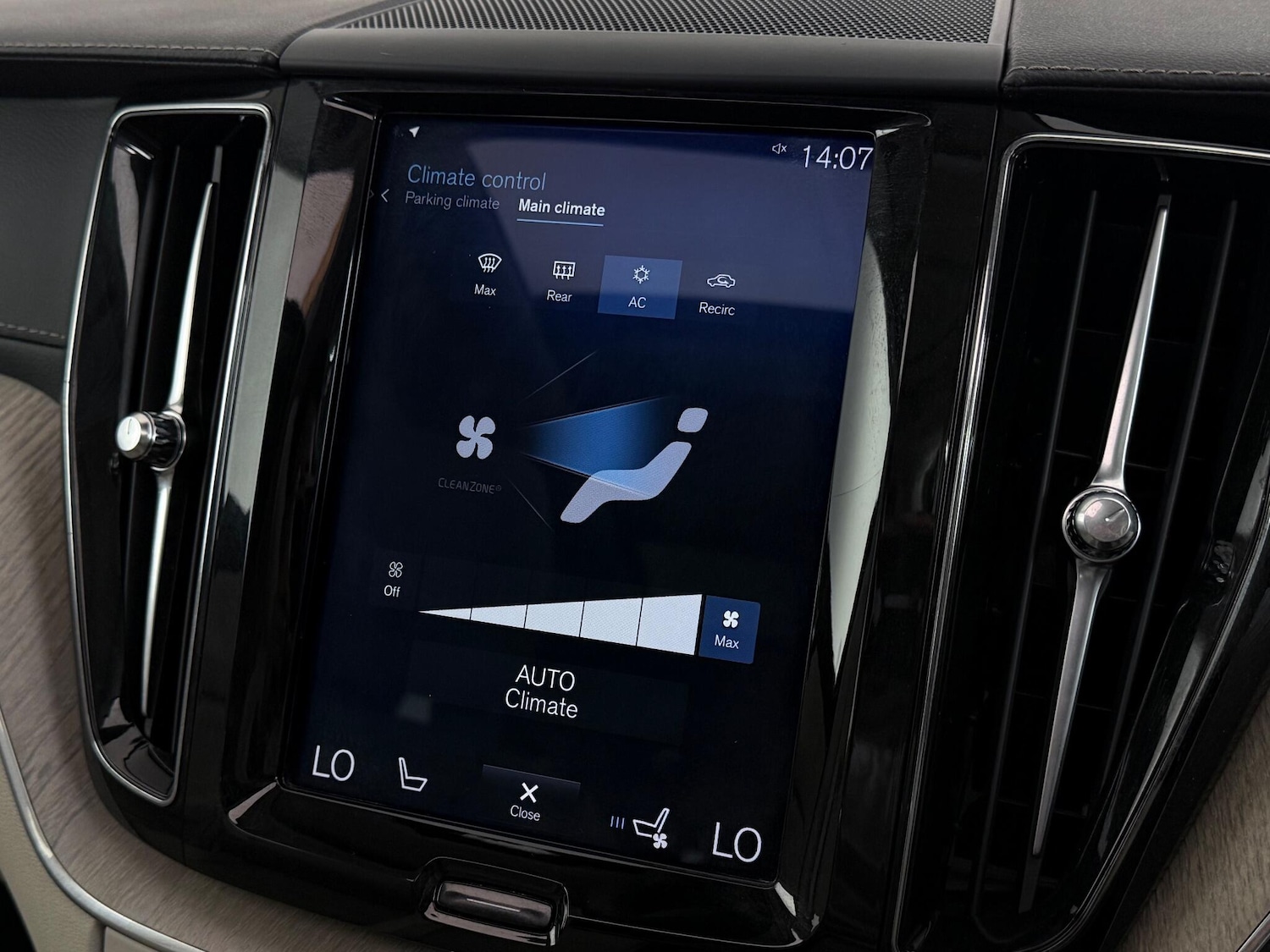 Used Volvo XC60 2017 for sale - 77217092: Photo 35