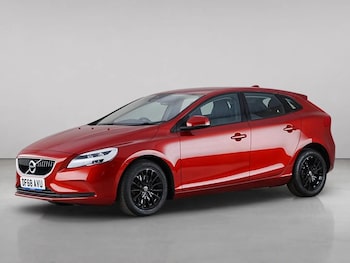 Used Volvo V40 2018 for sale - 79076340: Photo