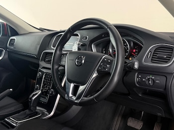 Used Volvo V40 2018 for sale - 79076340: Photo
