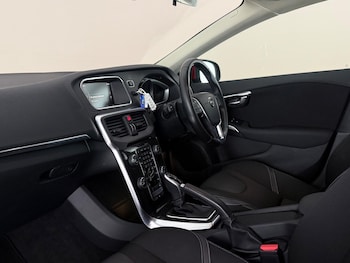 Used Volvo V40 2018 for sale - 79076340: Photo