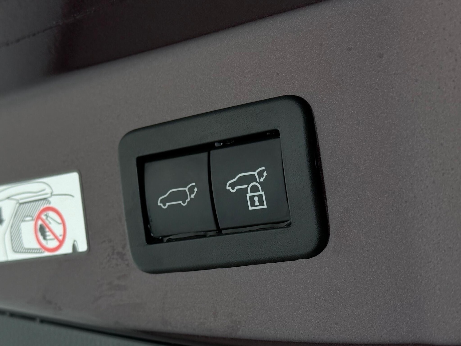 Used Toyota C-HR 2024 for sale - 77181325: Photo 11